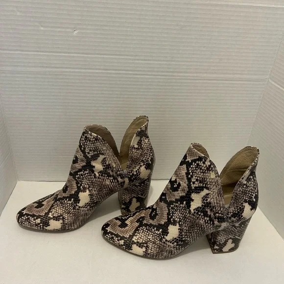 Steve Madden Snakeskin Pattern Ankle Booties size 10 M women. Block Heel. OBO - Picture 3 of 14